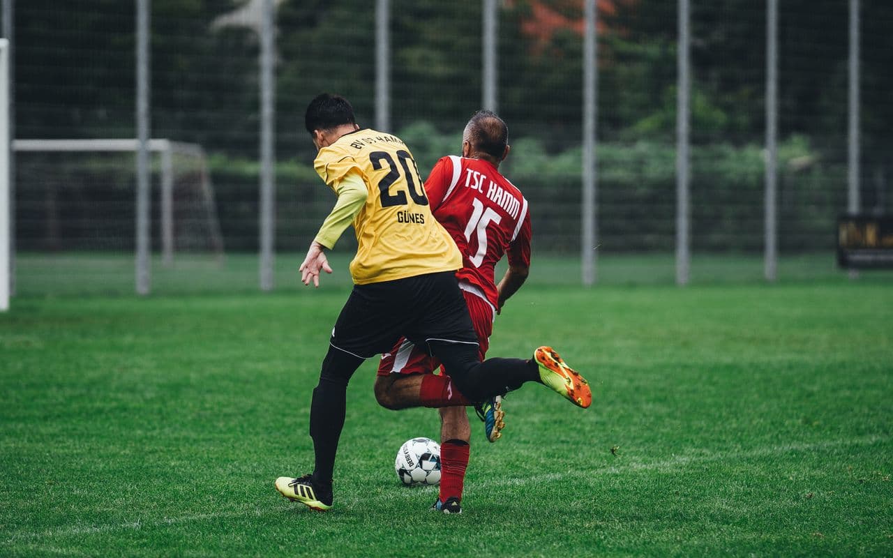 Le 4-3-3 en amateur : séduisant sur le papier, exigeant sur le terrain