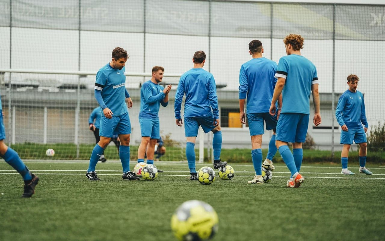 Organiser sa saison de foot amateur sans y laisser sa santé mentale