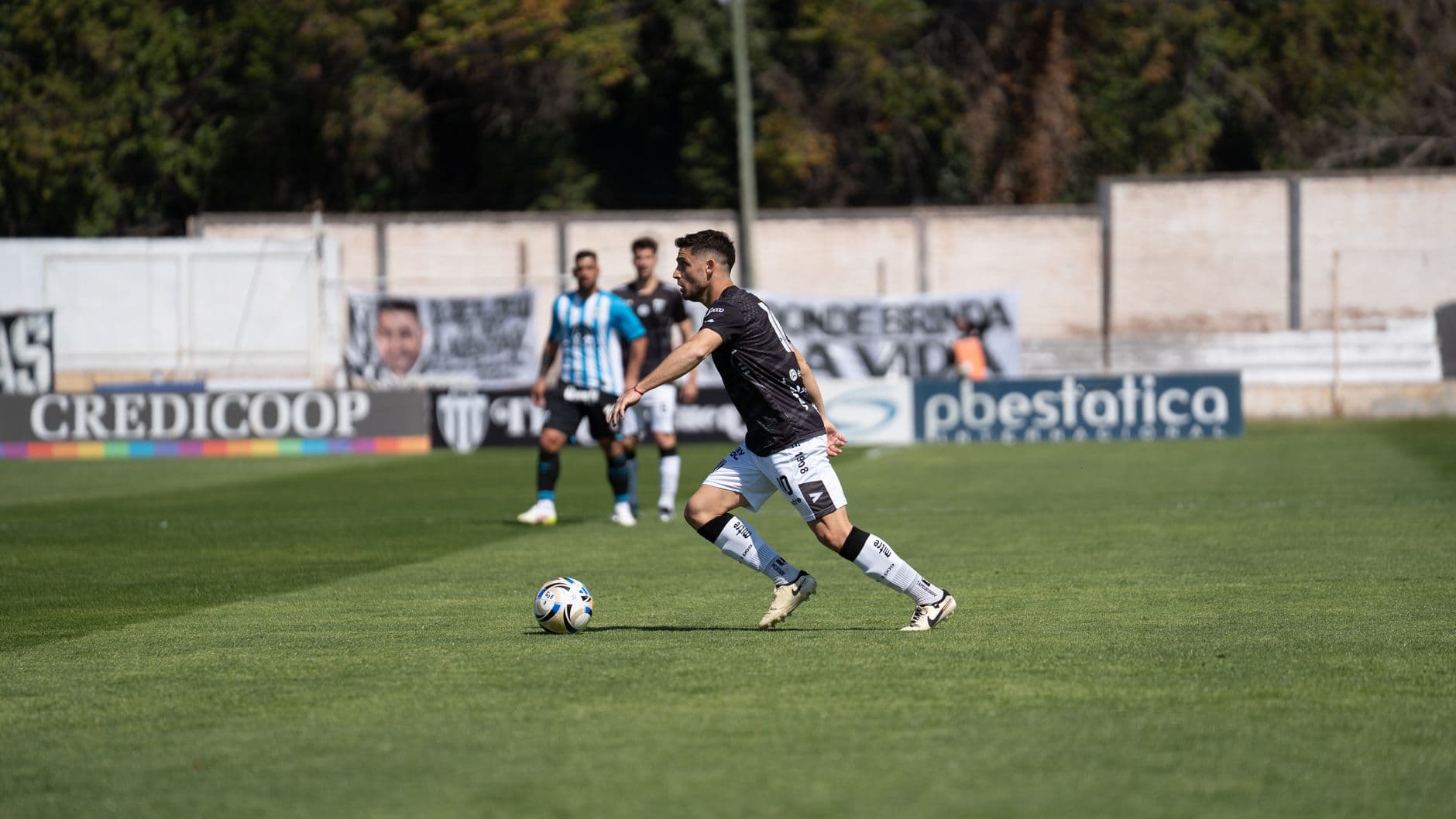 Tournoi d'été en foot à 7 : le guide pour préparer ton équipe et cartonner